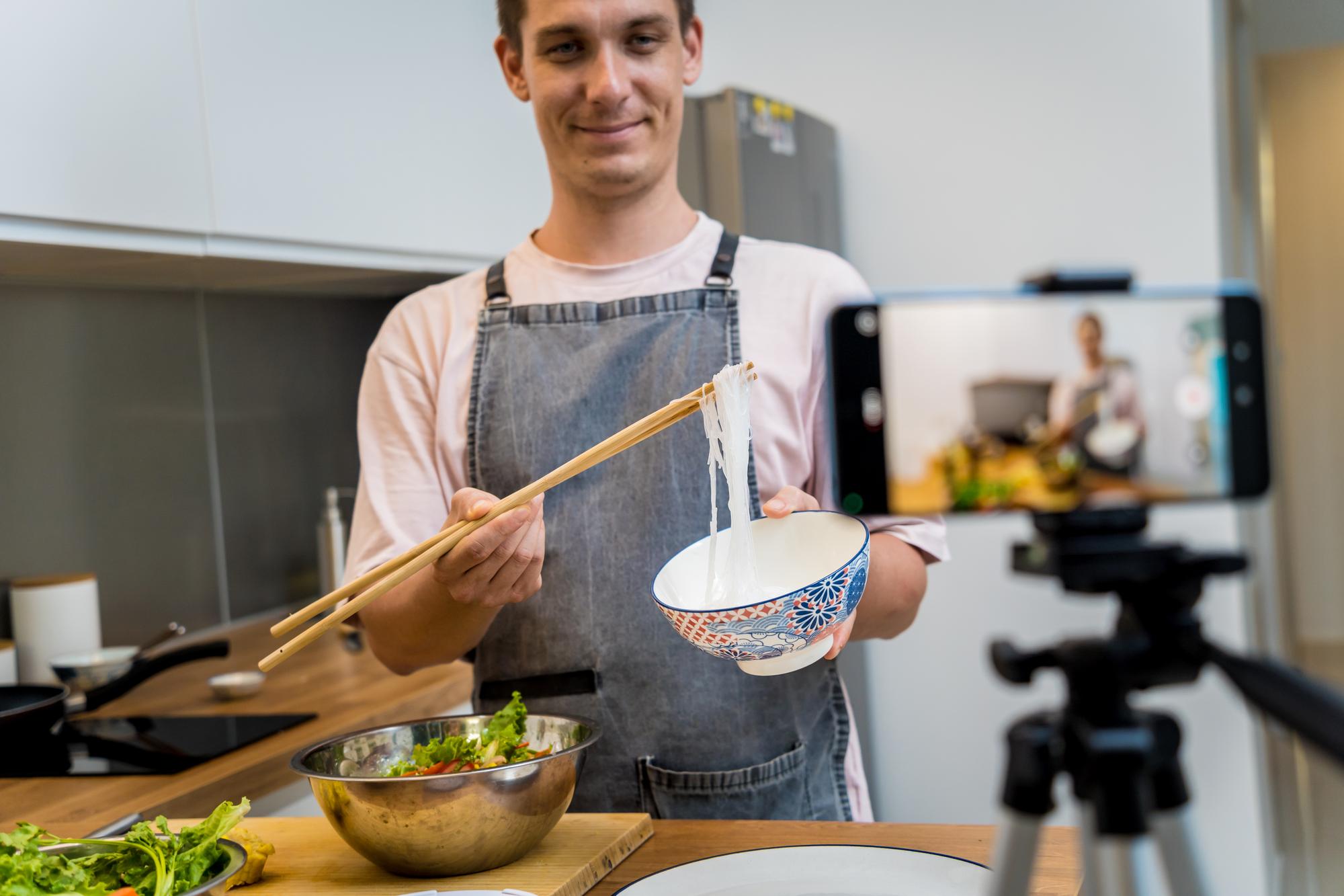 Studente in call con chef durante lezione live